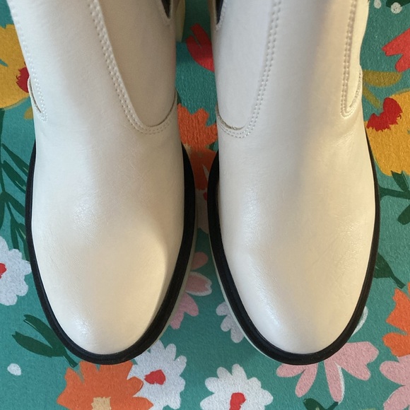 NWOT Oasis Society Anastasia Chelsea Style Platform Chunky Sole Boots Size 8 - Picture 8 of 12